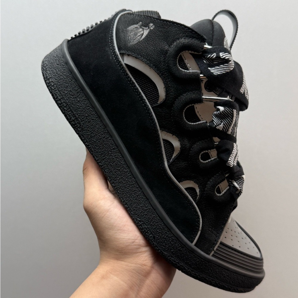 Men's Black Sneakers apply pay only if your interested text me 254-400-4397